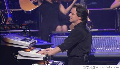 體會服飾與歌曲里的情感語言