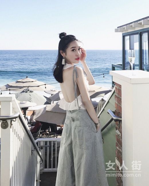 經(jīng)典不衰復(fù)古風(fēng):初秋牛仔背帶搭配