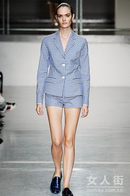 格子控快過來:看秀場學(xué)彩色格子搭配